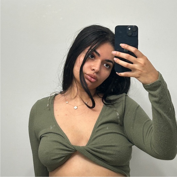 Green twist top long sleeves - Picture 1 of 3